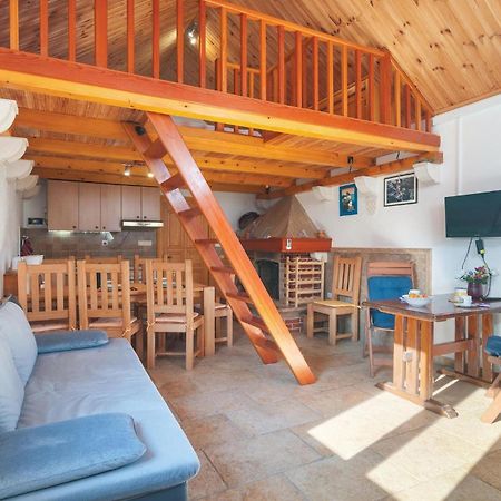 1 Bedroom Awesome Home In Postira Extérieur photo